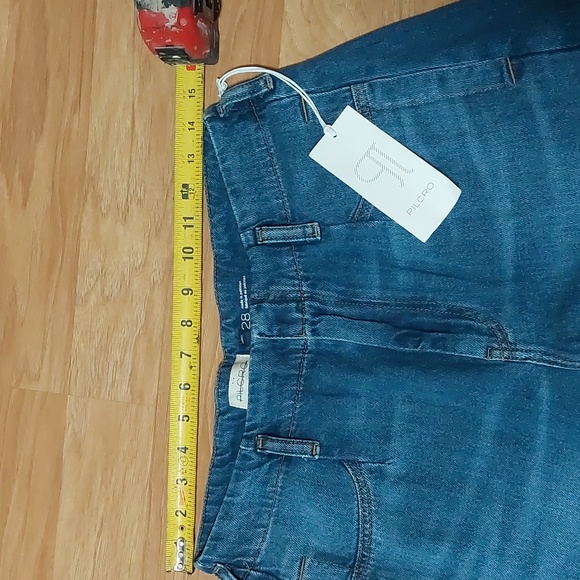 Pilcro Relaxed Barrel Jeans Size 28 - Picture 6 of 10